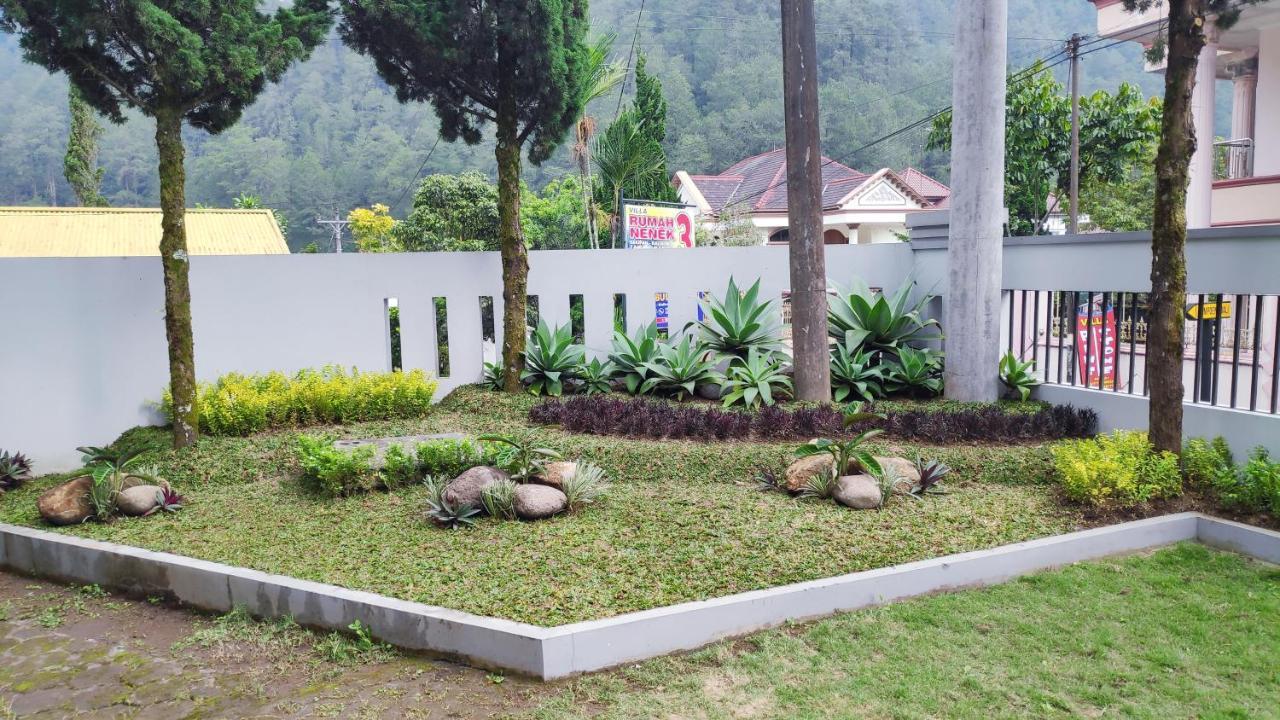 Villa Batumarta Tawangmangu Exterior foto